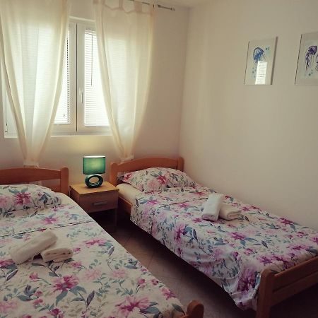 Apartment Vesna Vir Exteriör bild