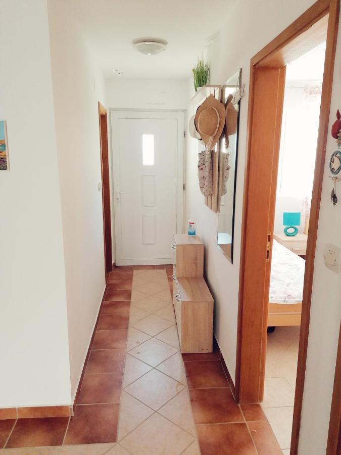 Apartment Vesna Vir Exteriör bild